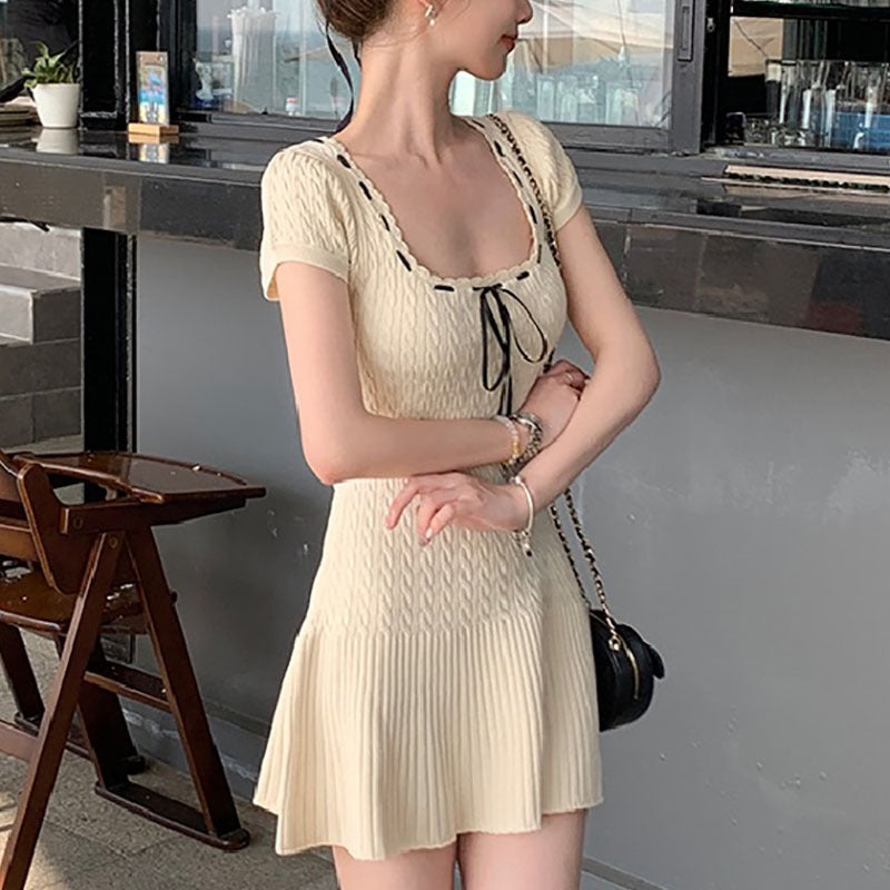 Sweet Short-sleeved Knitted Dress Waist-tight Sexy Square-neck